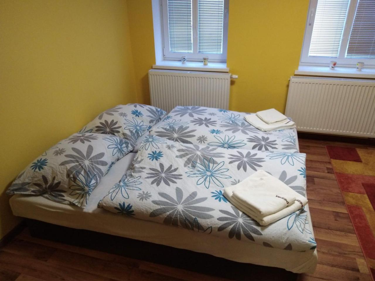 Penzion Snezenka Jiretin pod Bukovou Bagian luar foto