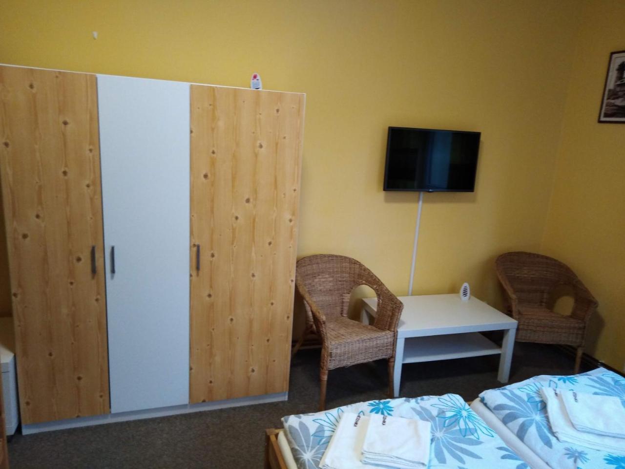 Penzion Snezenka Jiretin pod Bukovou Bagian luar foto